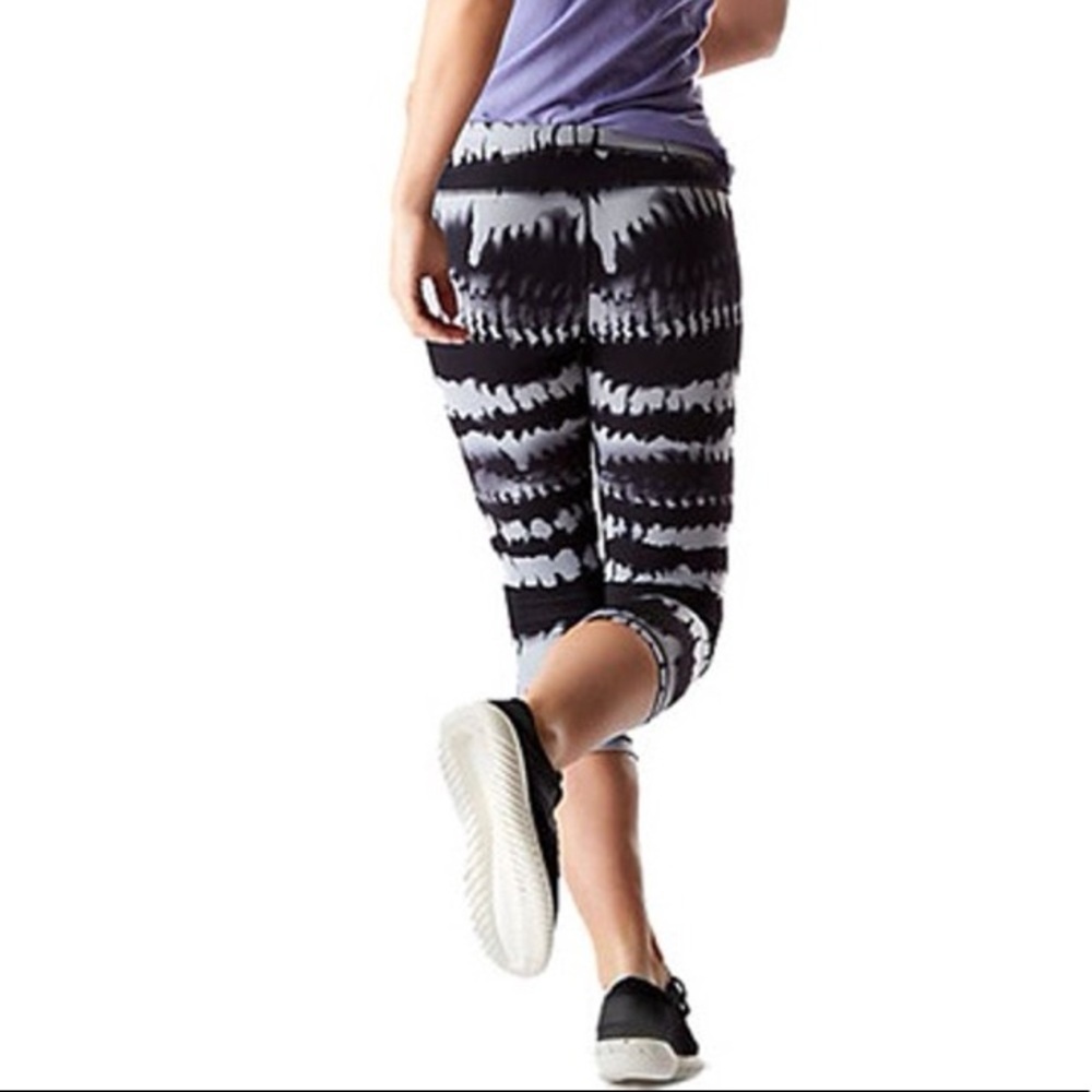lucy Studio Hatha Black and White Tie-Dye Leggings ah. - Picture 2 of 11